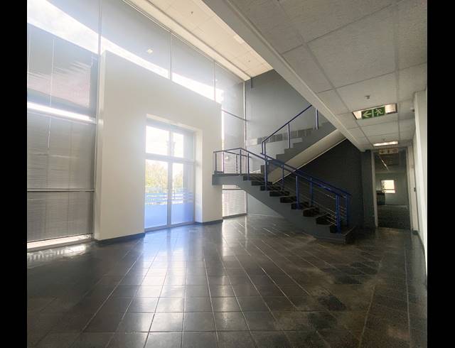 15,614M² WAREHOUSE TO LET IN LONGMEADOW